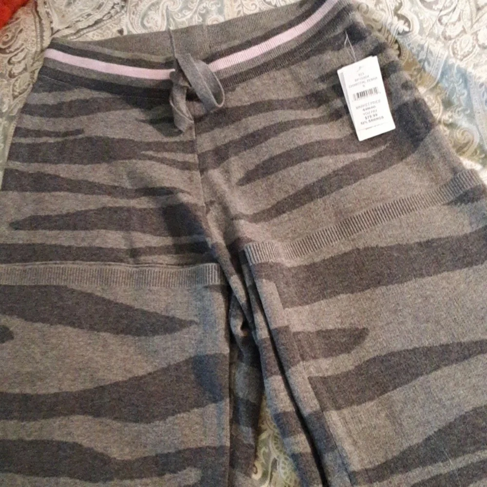 NWT Splendid Gray Zebra Print Pants - Picture 4 of 4